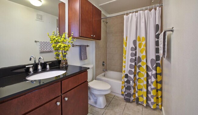 Building Photo - Luxury 1-Bedroom Apartments: Modern Design...
