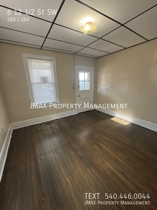 Foto del edificio - 6-12 1/2 12 1/2 St