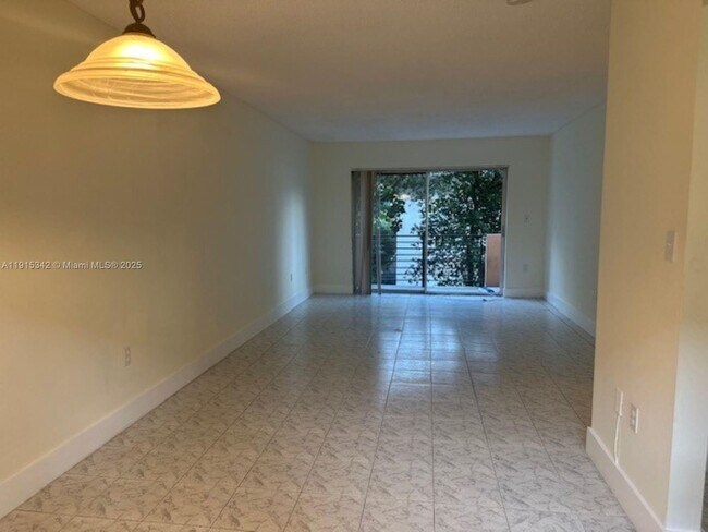 Foto del edificio - 365 NE 125th St