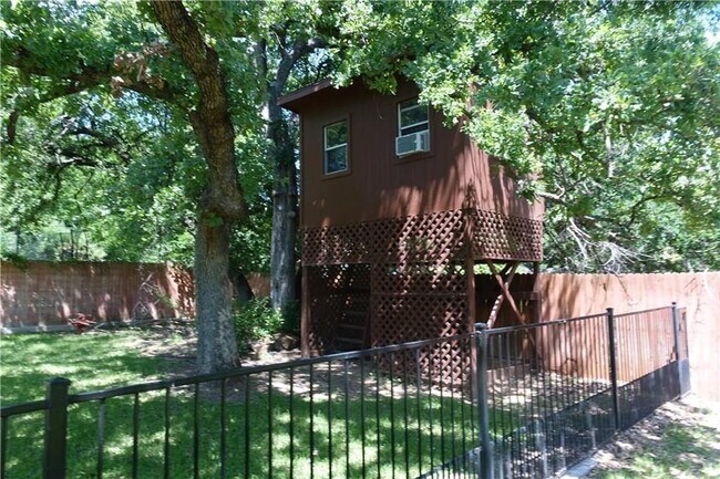 Foto del edificio - 1205 Oakwood Trail