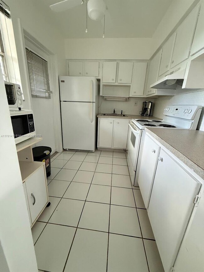 Foto del edificio - 2800 NE 203rd St