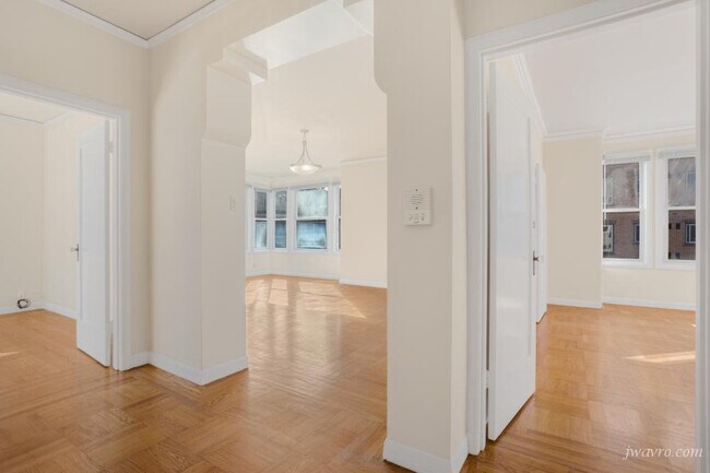 Foto del edificio - 872 Bay St