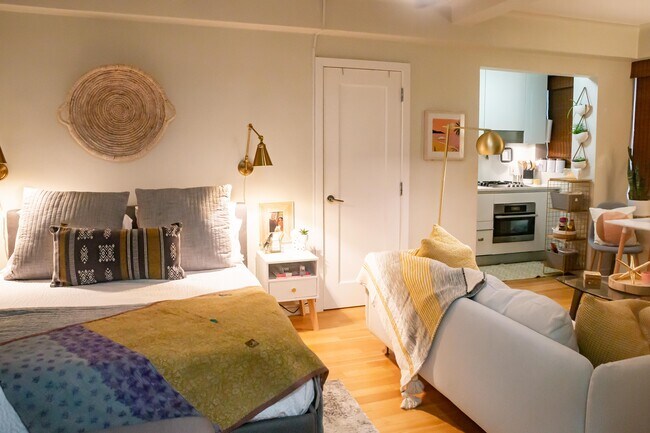 Foto del edificio - 230 Riverside Dr