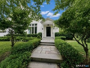 Building Photo - 5 Great Elm Dr
