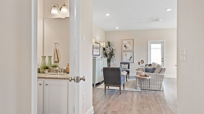 Building Photo - Modern 3BR/2.5BA Home with Open Floor Plan, Granite Counters & 1-Car Garage – Valdosta, GA