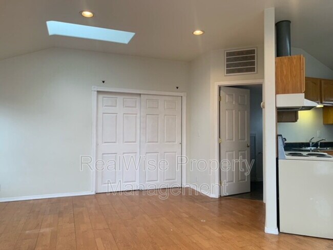 Foto del edificio - 1691 NE Foothill Blvd