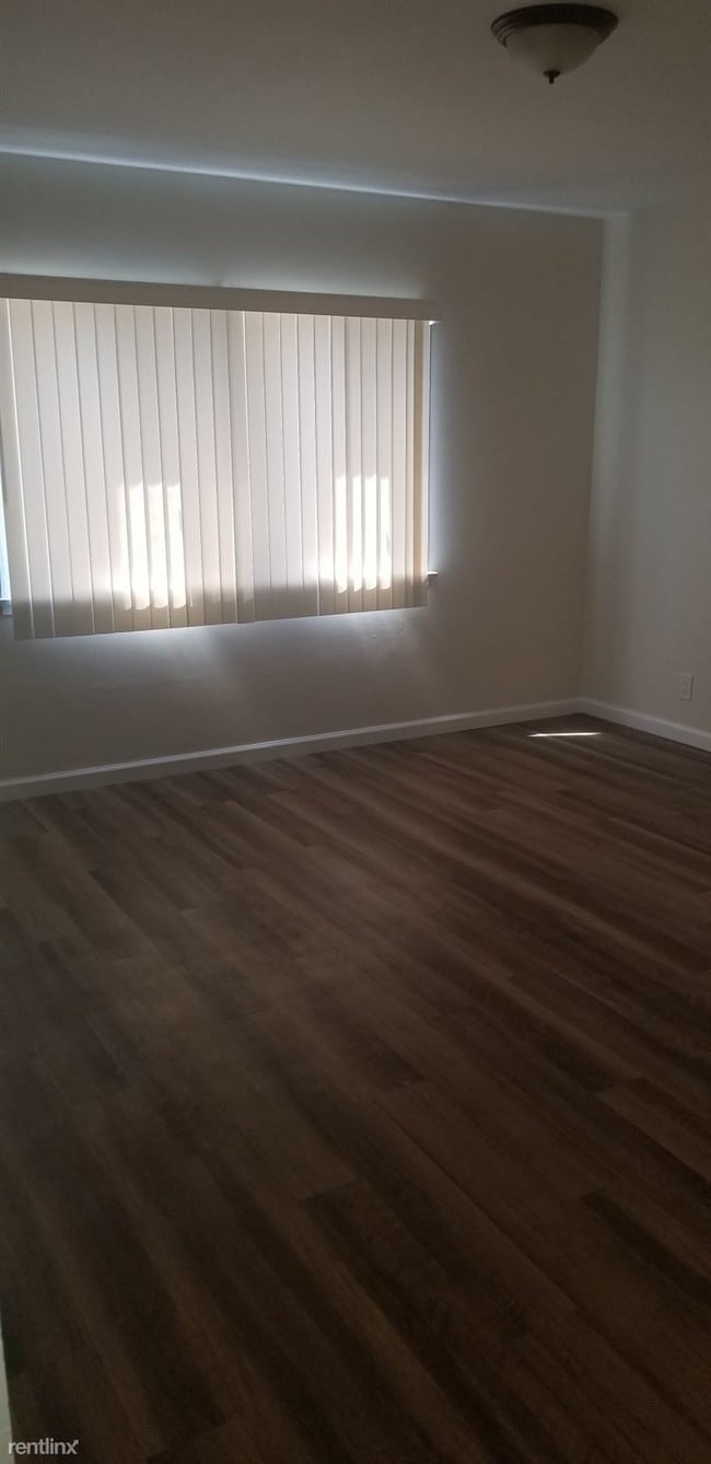 Building Photo - 14900 Chadron Ave