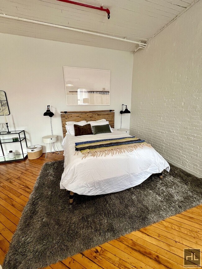 Foto del edificio - Clock Tower Industrial Loft Studio w/ Pool, Sauna, Rooftop Greenhouse & More Near South Bronx Wat...