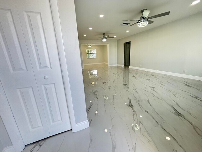 Foto del edificio - 1307 SW 24th St