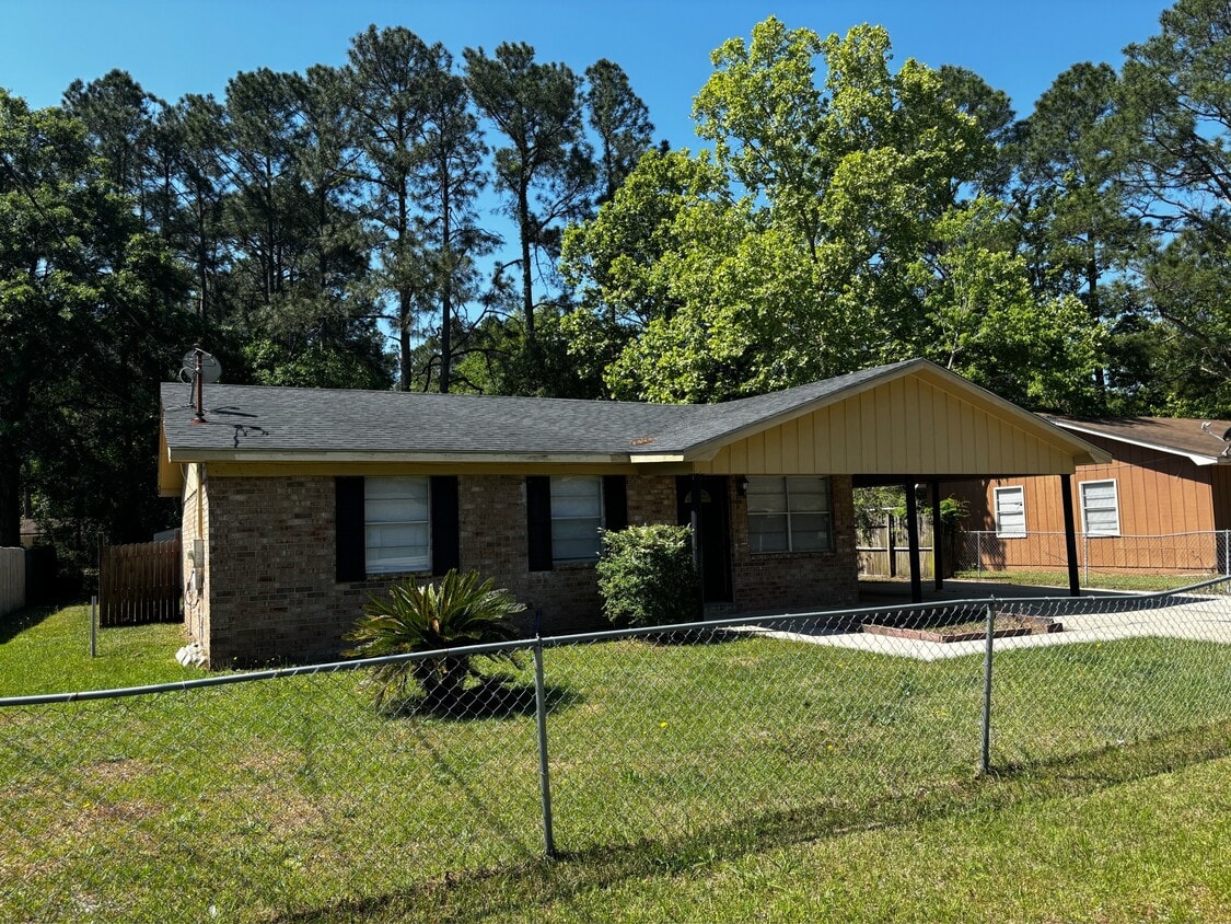Building Photo - 709 Fleming Rd