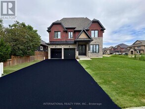 Building Photo - 670 Park Rd