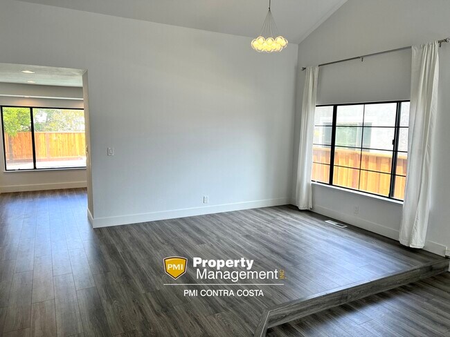 Foto del edificio - 2229 Lake Oaks Ct