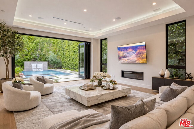 Building Photo - 6361 Drexel Ave