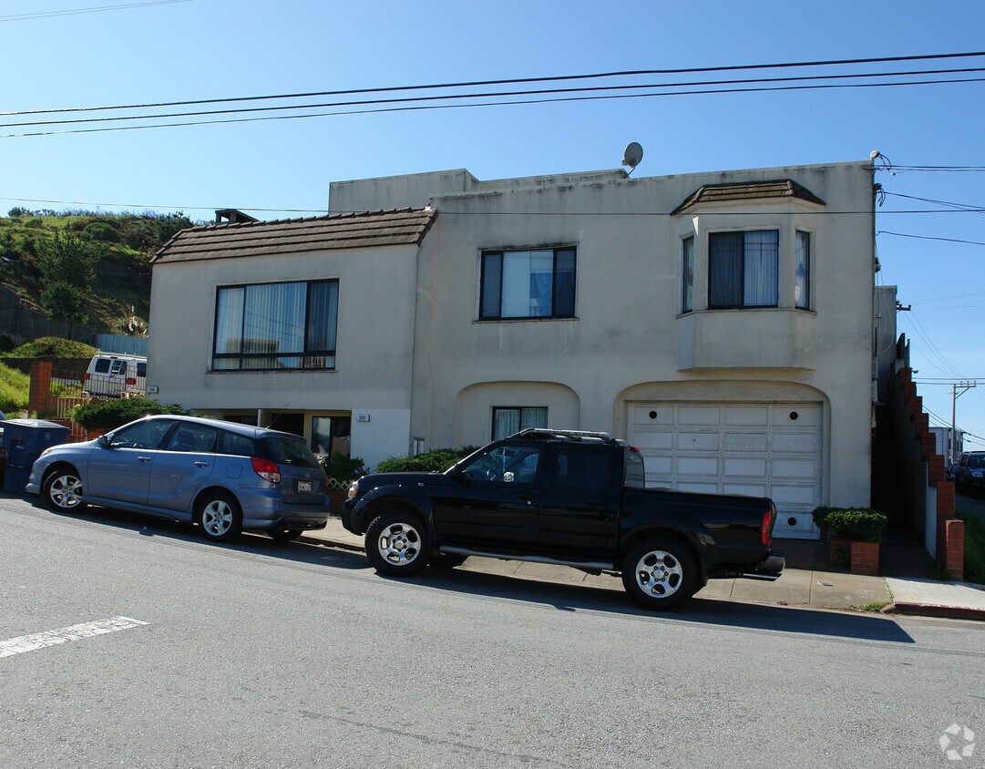 Primary Photo - 200-204 Wellington Ave