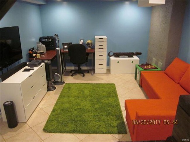 Foto del edificio - 74 Village Ln