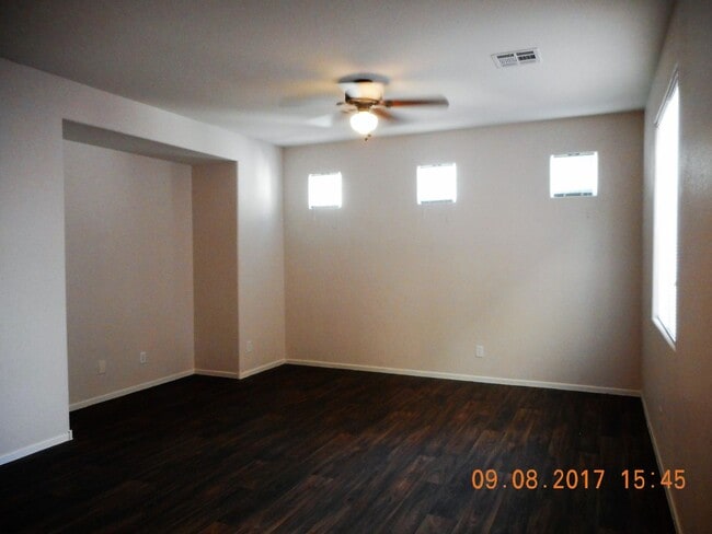 Building Photo - Charming 3Bed/4Bath, 2-Story Home in this ...