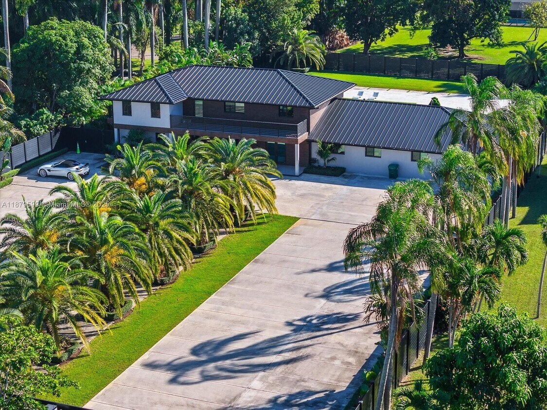 Foto principal - 280 NE 156th St