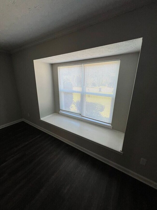 Foto del edificio - Ready Now!!! 2 bedroom 1.5 bath townhome off of Lenora Church Rd.!!