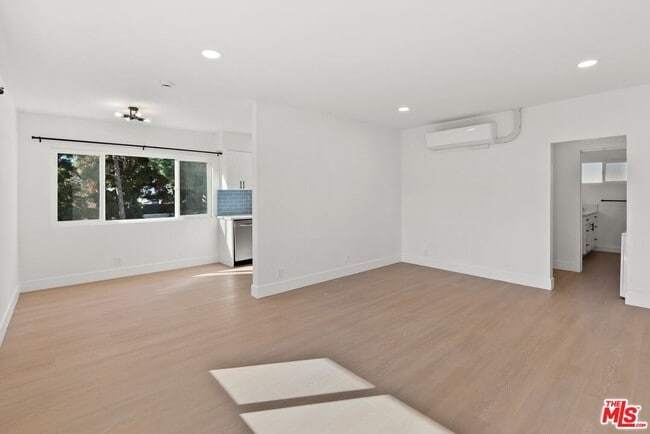 Building Photo - 4014 La Salle Ave