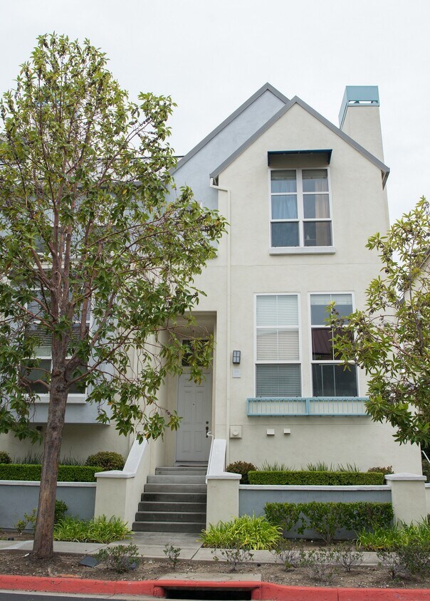 Primary Photo - 205 Town Green Ln