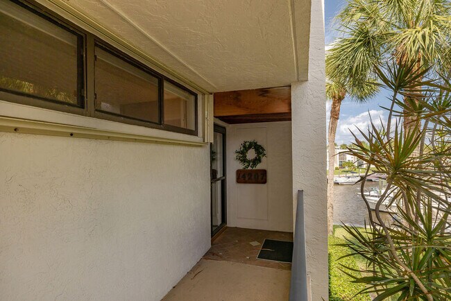 Foto del edificio - 1950 SW Palm City Rd