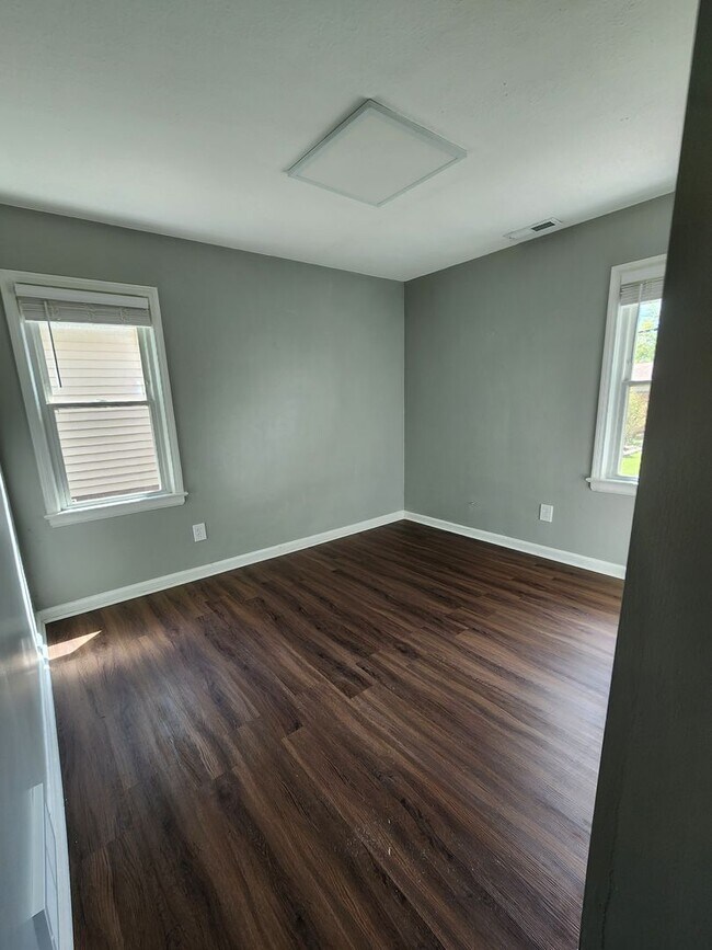 Foto del edificio - Beautifully Updated 3 Bedroom Home in Parma Heights