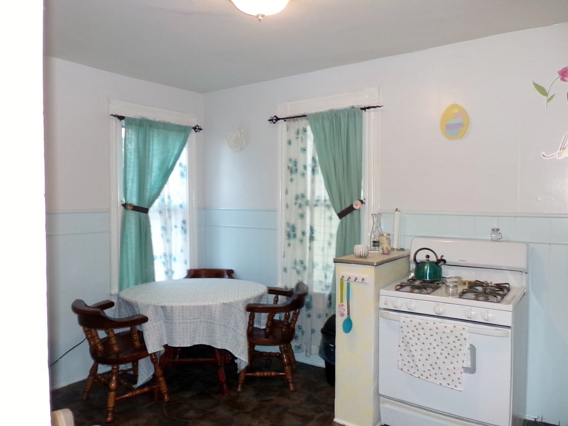 1232 Bushkill St Unit Whole 2nd Floor, Easton, PA 18042 Apartment for