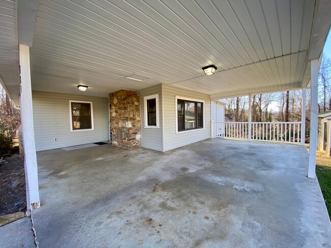 Building Photo - 729 Asbury Rd