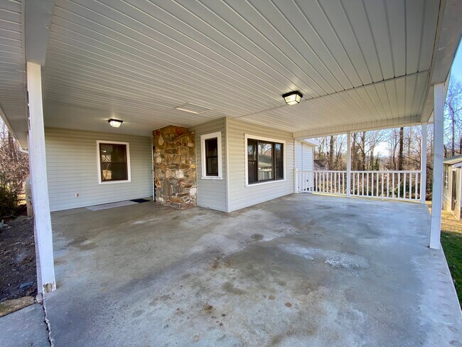 Foto del edificio - 729 Asbury Rd