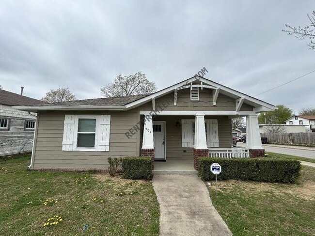 Building Photo - 502 S Xanthus Ave