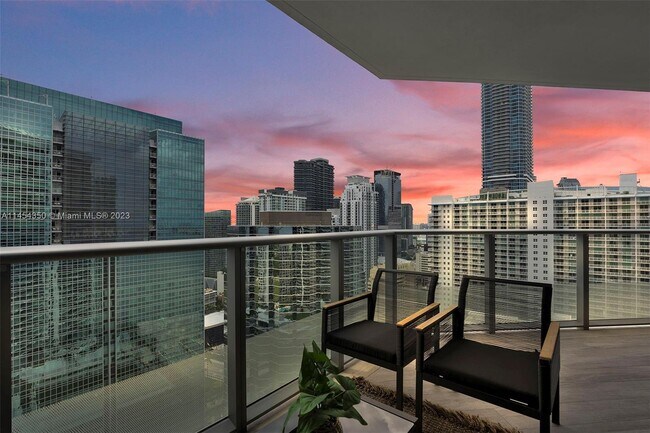 Foto del edificio - 1300 Brickell Bay Dr
