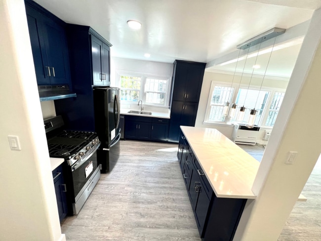 Photo - 855 W 43rd Pl Apartment