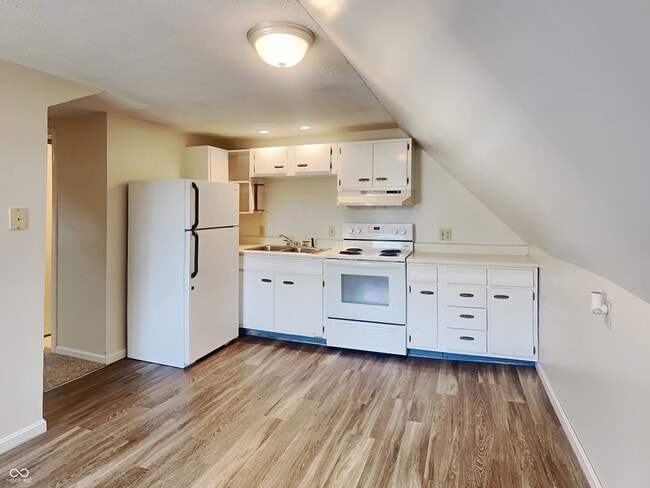 Building Photo - 4 W Main St