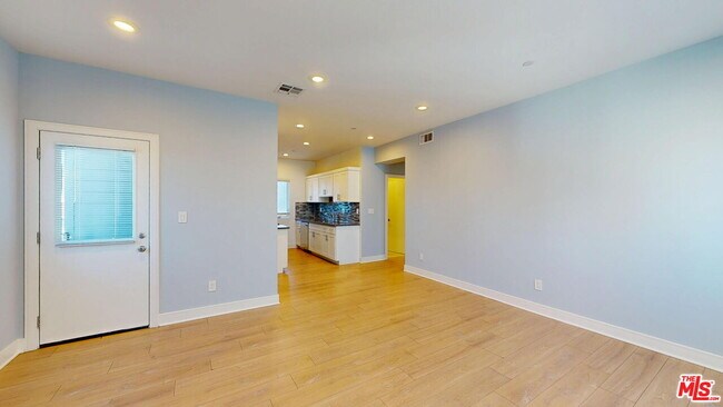 Foto del edificio - 146 1/2 Rosemont Ave