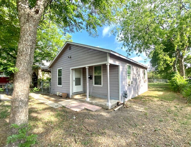 Foto del edificio - Adorable 2 bedroom 1 bath near Confluence ...