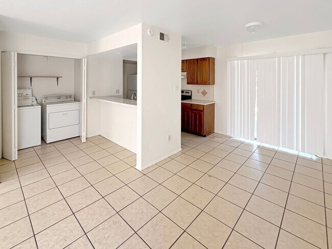 Foto del edificio - 4016-4022 North Calle Grande