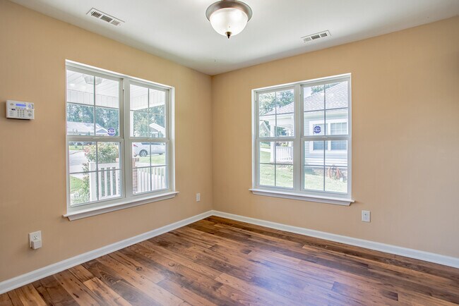 Foto del edificio - 3 Bedroom 2 Bathroom Home in Taylors!