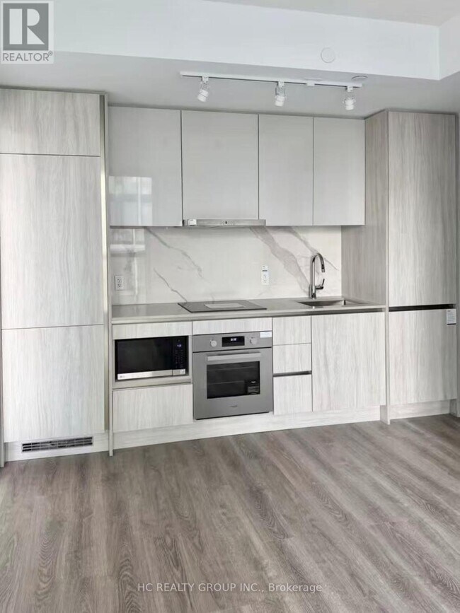 Building Photo - 180 Front St E