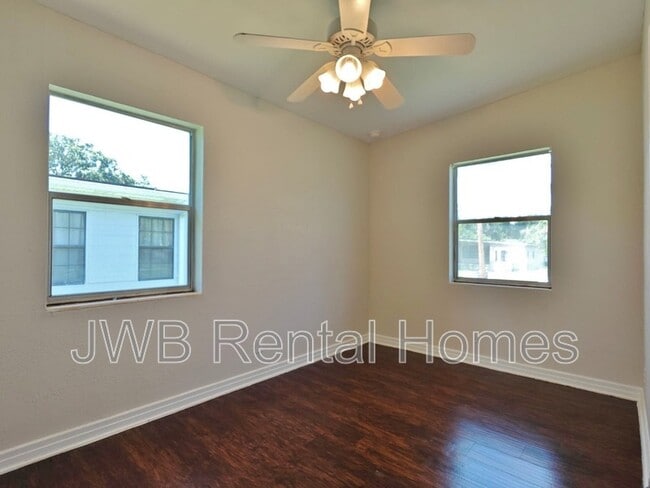 Building Photo - 10309 Swarthmore Dr