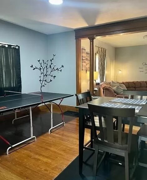 Foto del edificio - 2 Newton Ave