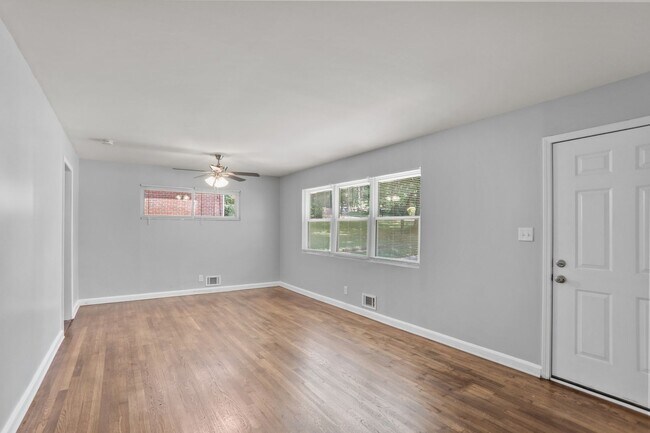 Building Photo - 2451 Harwood Dr