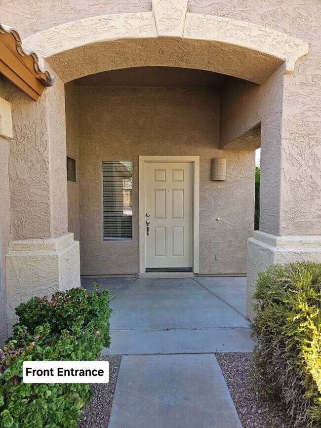 Building Photo - House in East Mesa
