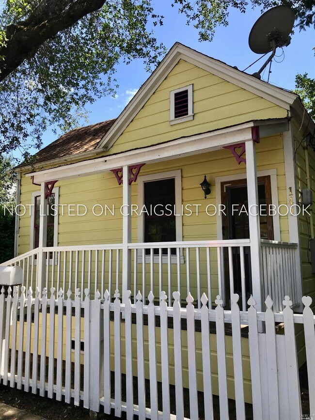 Building Photo - 141 Champlain Ave