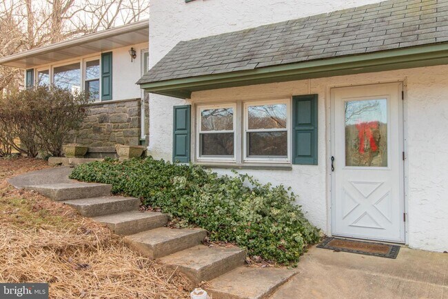 Building Photo - 880 Downingtown Pike