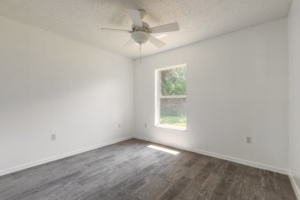 Primary Photo - 3214 Juniper Dr