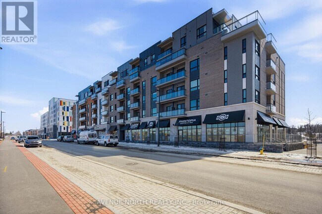 Photo du bâtiment - 1350 Hemlock Rd