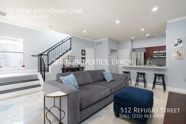 Building Photo - Charming 2-Bedroom Townhouse for Rent in S...