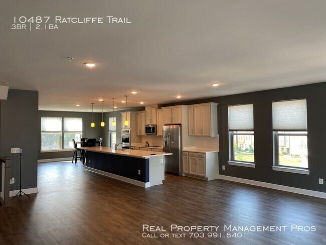 Foto del edificio - One Car Garage End Unit/Open Floorplan