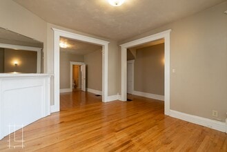 Building Photo - 207 W Hubbard Ave
