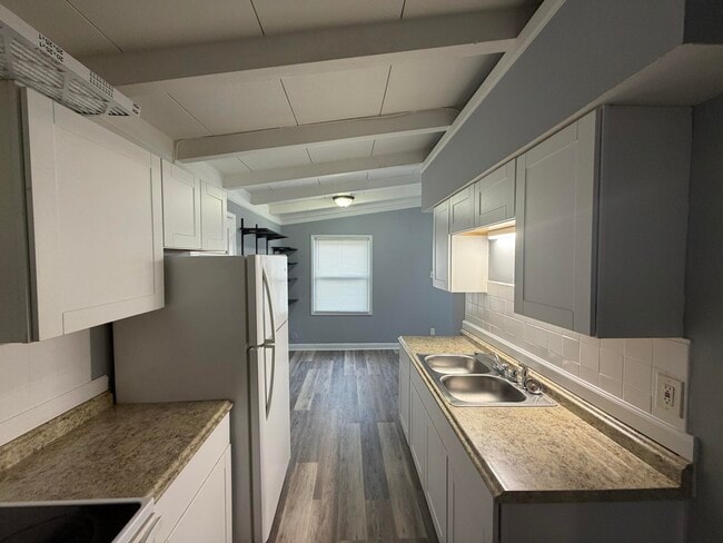 Foto del edificio - 1582 Bluebird Ln